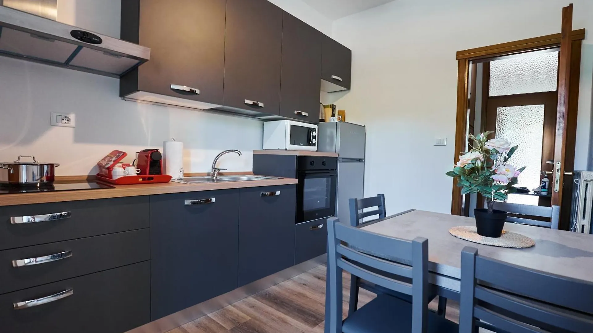 Edith'S House Just 850 Meters From The Beach, 2 Bedrooms, 6 Beds, Air Conditioning, Private Outdoor Area ロジニャーノ・ソルヴァイ